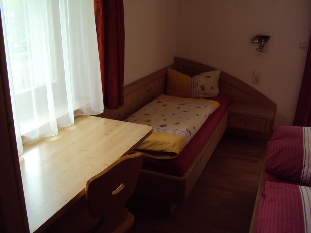 Haus Fliri Hotel Curon Venosta Kamer foto