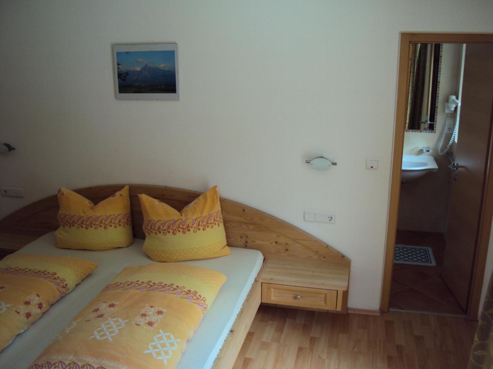 Haus Fliri Hotel Curon Venosta Kamer foto