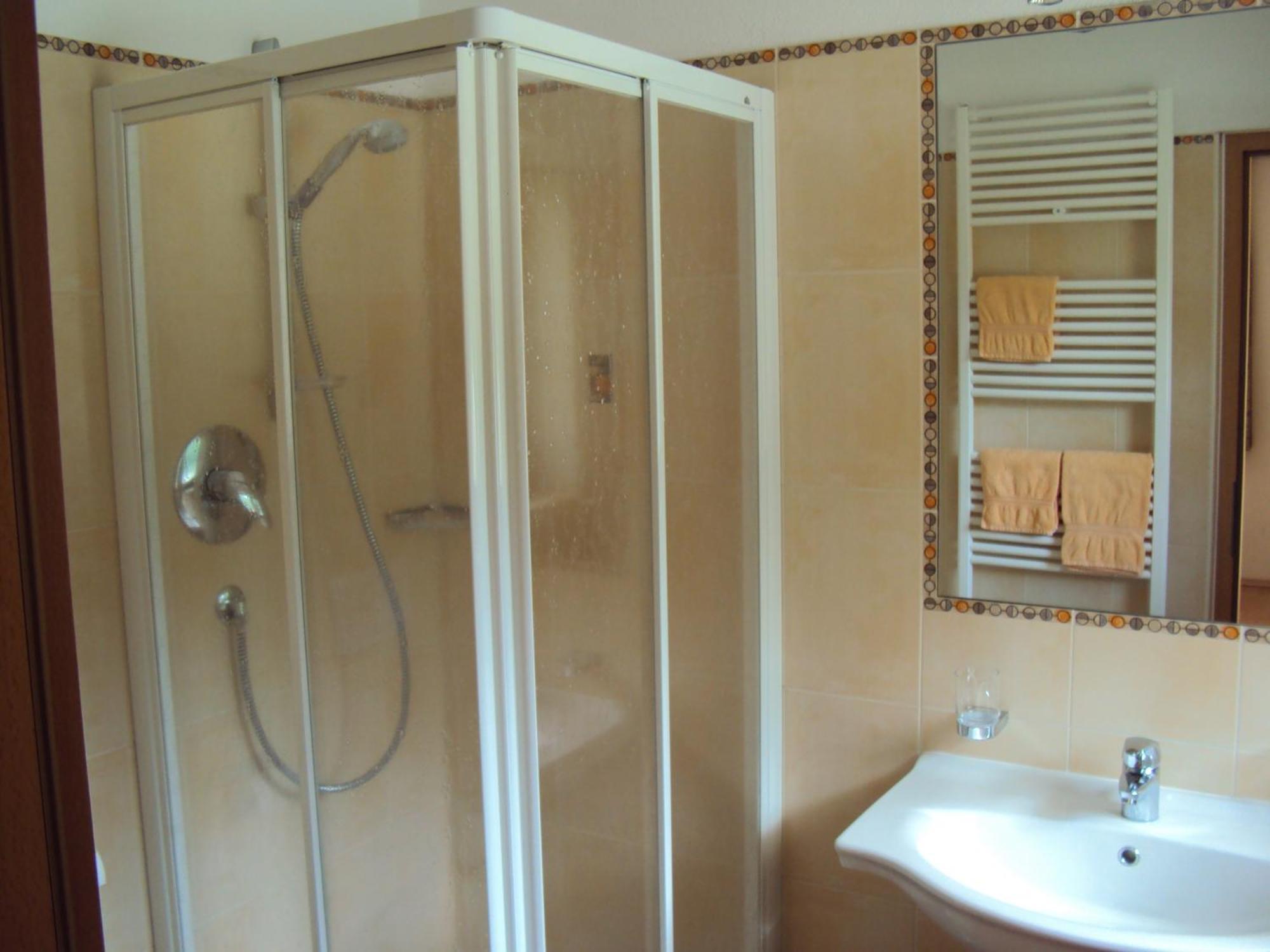 Haus Fliri Hotel Curon Venosta Kamer foto