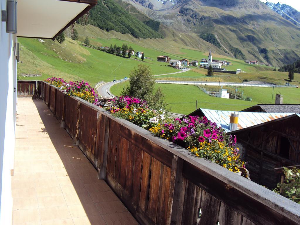 Haus Fliri Hotel Curon Venosta Buitenkant foto