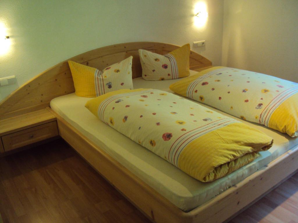 Haus Fliri Hotel Curon Venosta Kamer foto