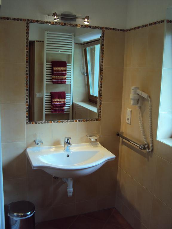 Haus Fliri Hotel Curon Venosta Kamer foto