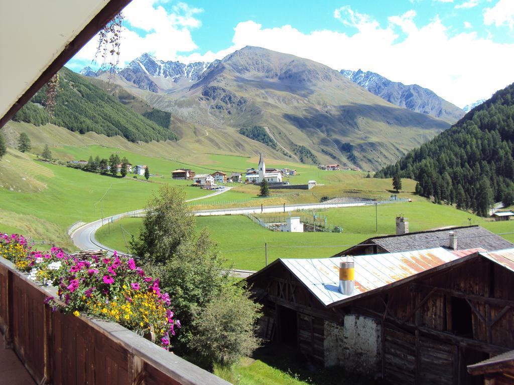 Haus Fliri Hotel Curon Venosta Buitenkant foto