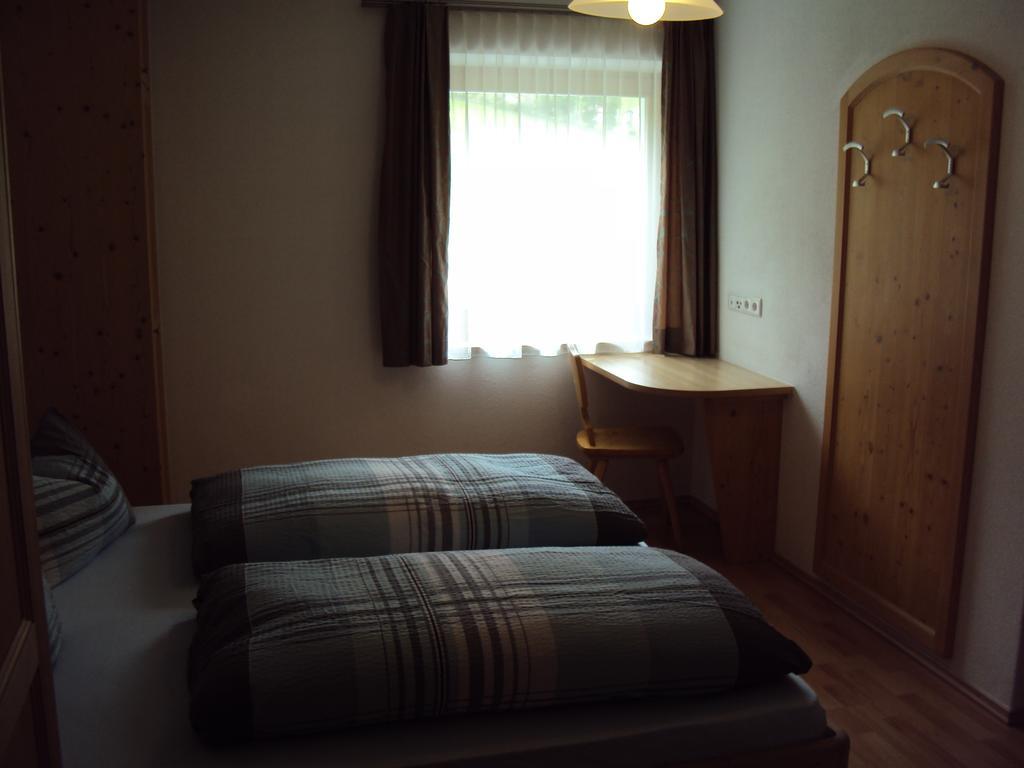 Haus Fliri Hotel Curon Venosta Kamer foto