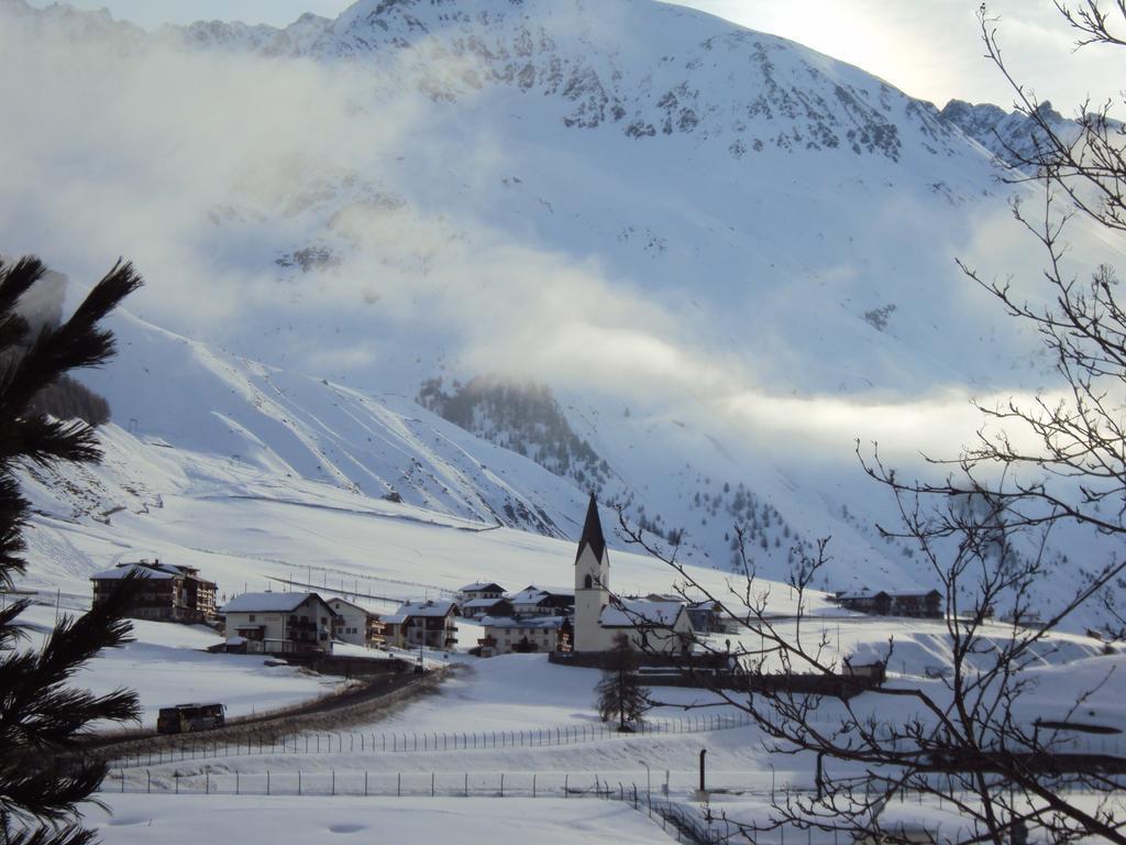 Haus Fliri Hotel Curon Venosta Buitenkant foto