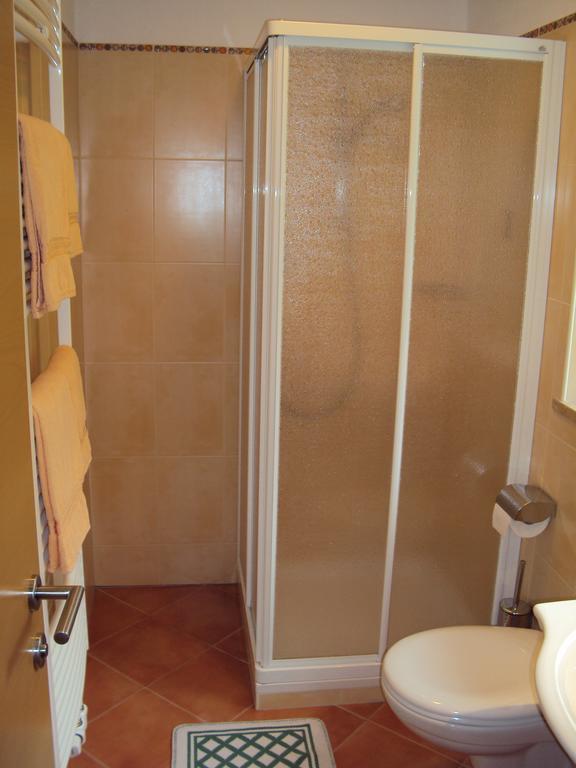 Haus Fliri Hotel Curon Venosta Kamer foto