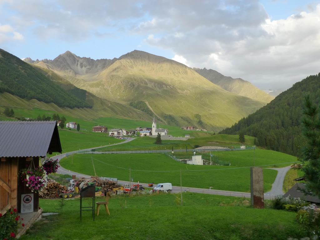 Haus Fliri Hotel Curon Venosta Buitenkant foto