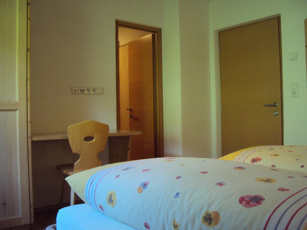 Haus Fliri Hotel Curon Venosta Kamer foto