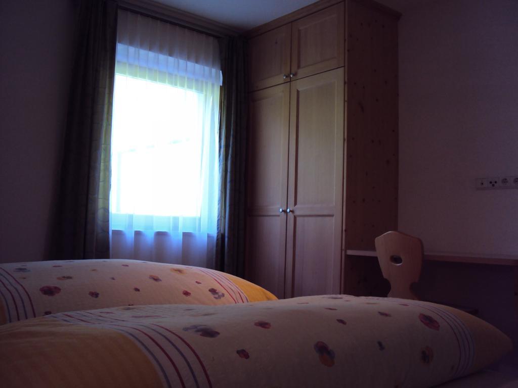 Haus Fliri Hotel Curon Venosta Kamer foto