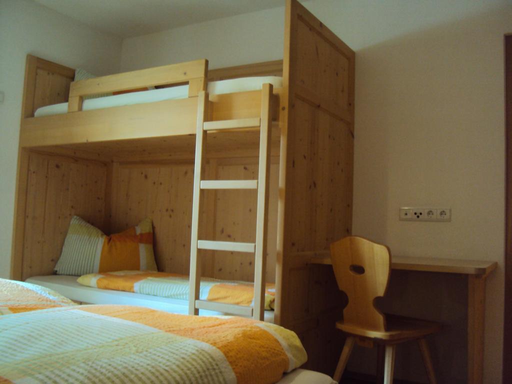Haus Fliri Hotel Curon Venosta Kamer foto