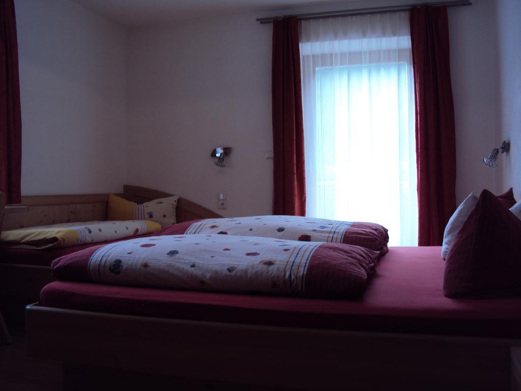 Haus Fliri Hotel Curon Venosta Kamer foto