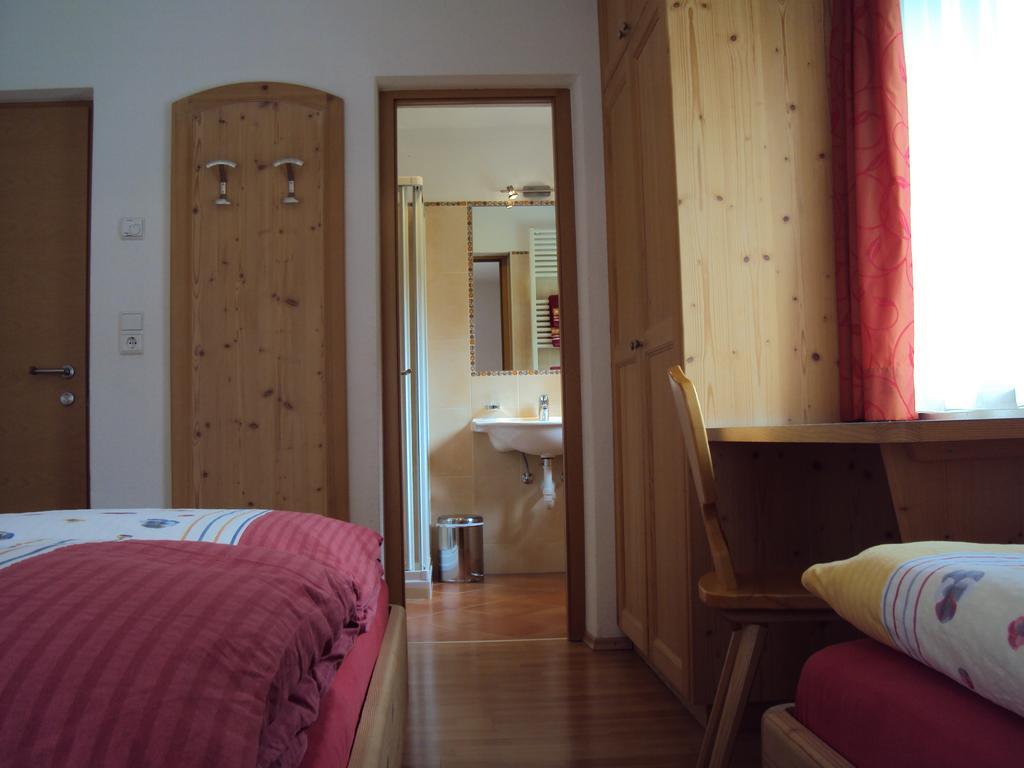 Haus Fliri Hotel Curon Venosta Kamer foto